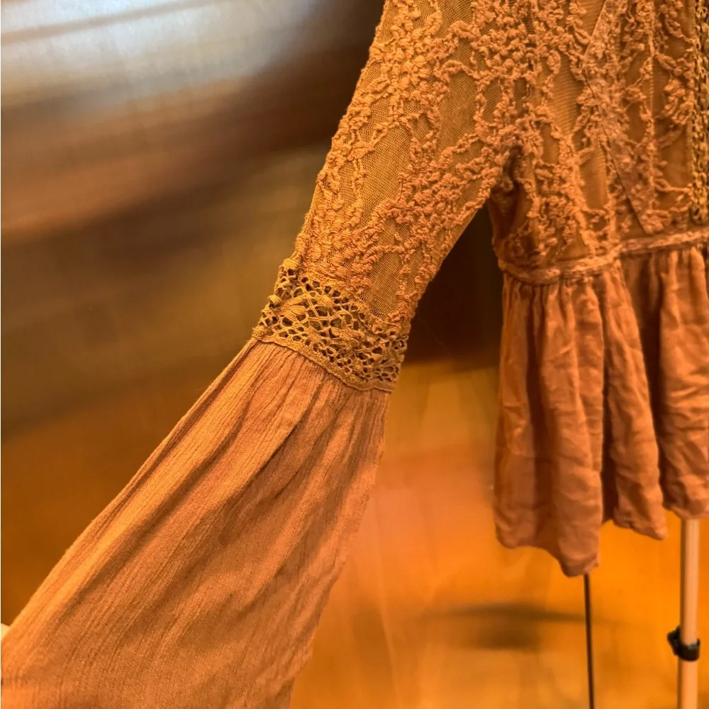 American Eagle Outfitters Lace Blouse in Tan - Picture 3 of 10